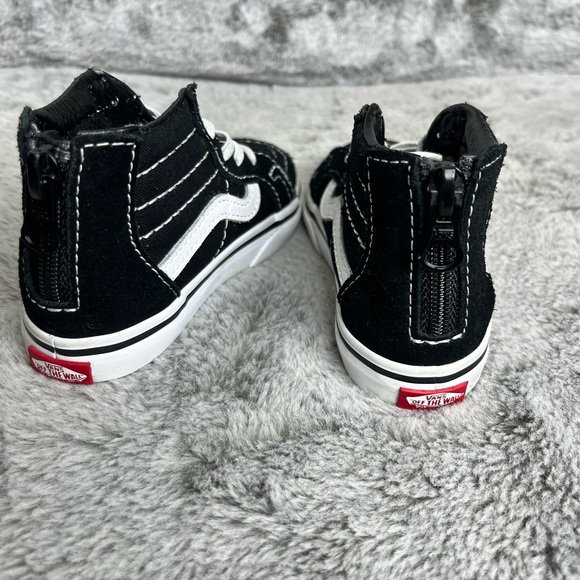 Vans - Picture 2 of 3